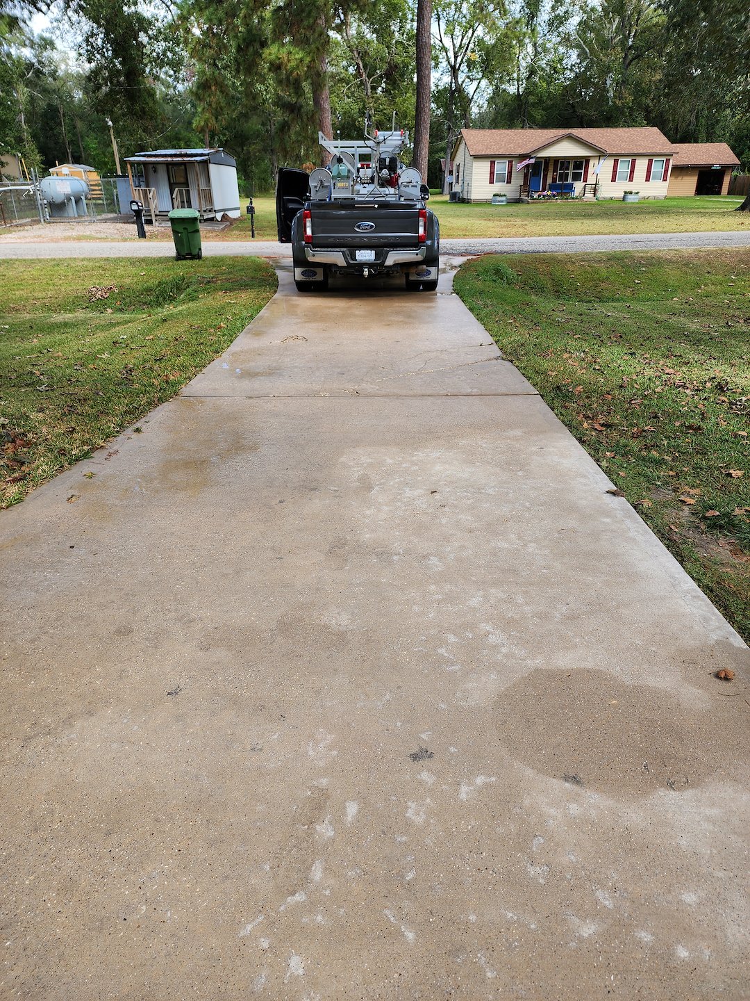 Driveway cleaning in Dayton, TX 1