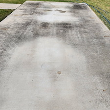 Housewash-and-driveway-cleaning-in-Dayton-TX 2