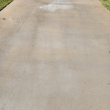 Housewash-and-driveway-cleaning-in-Dayton-TX 1