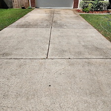 Top-quality-driveway-cleaning-in-Crosby-TX 1